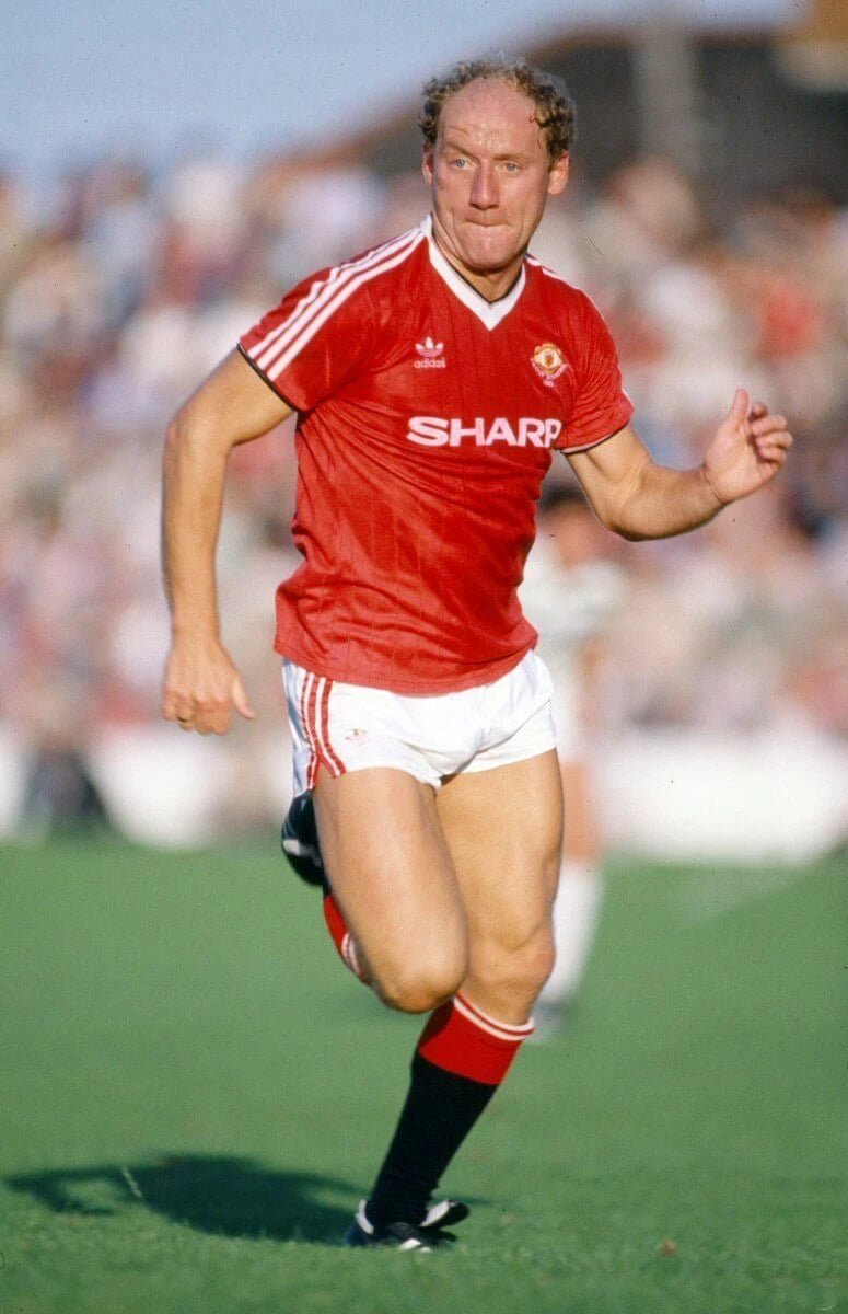 1983/1984 Manchester United SHARP Home Retro Kit - ClassicKits433 - GovintageJersey