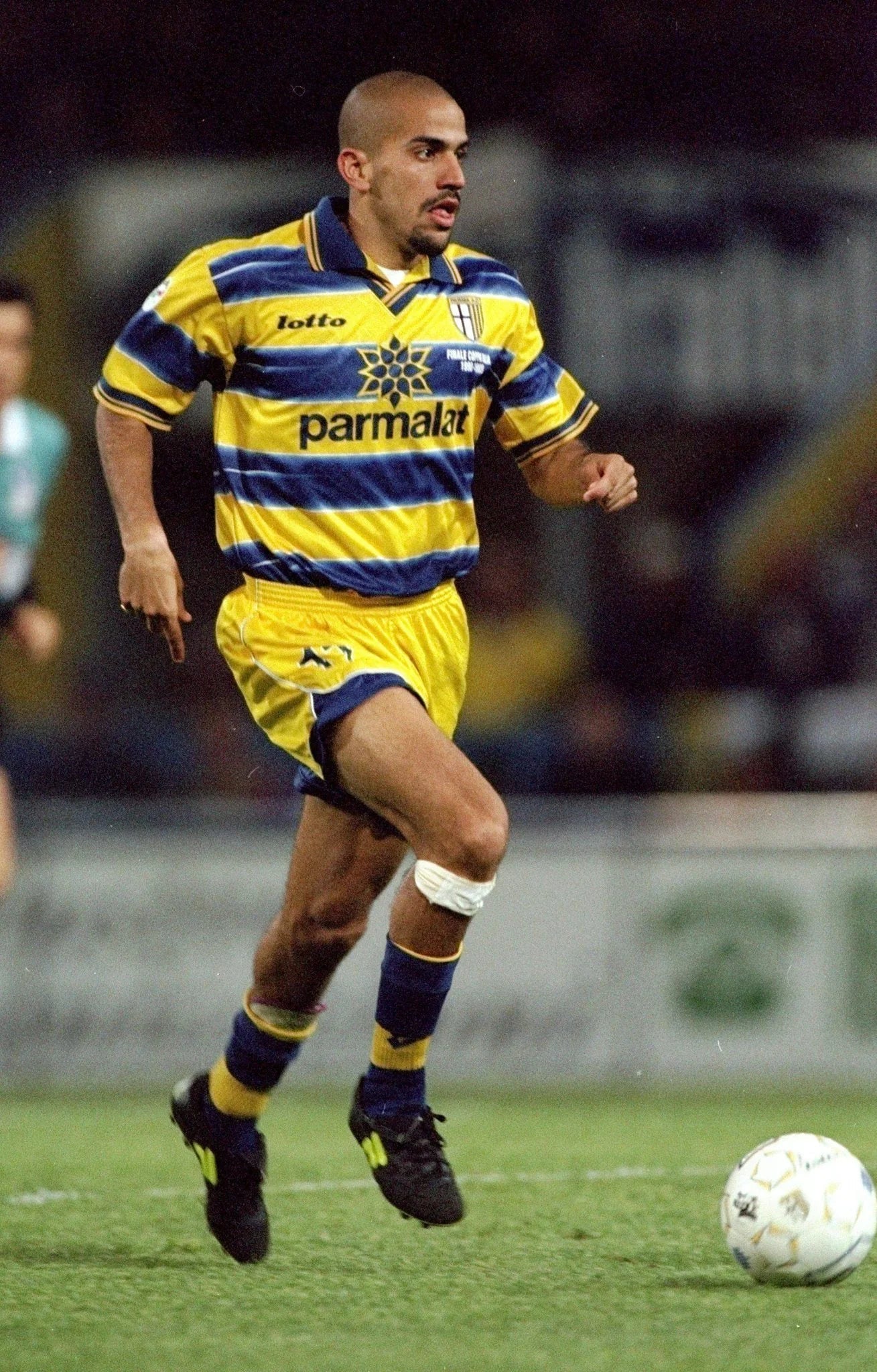 1998/1999 Parma Calcio PARMALAT LOTTO Home Retro Kit - ClassicKits433 - GovintageJersey