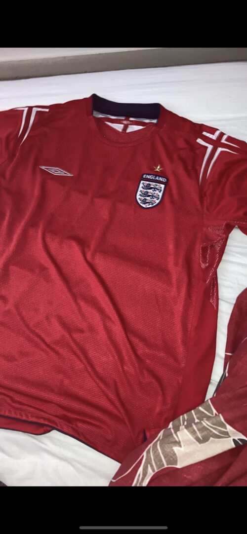 Testimonial image : England Retro Kit at GoVintageJersey Store