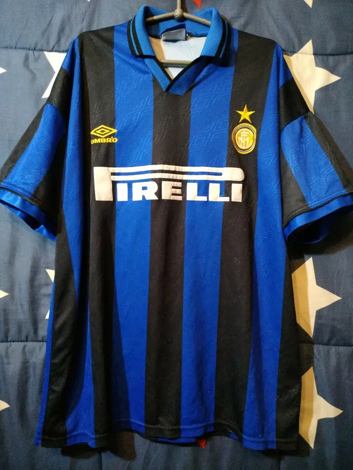 Testimonial image : Inter Milan Retro Kit at GoVintageJersey Store