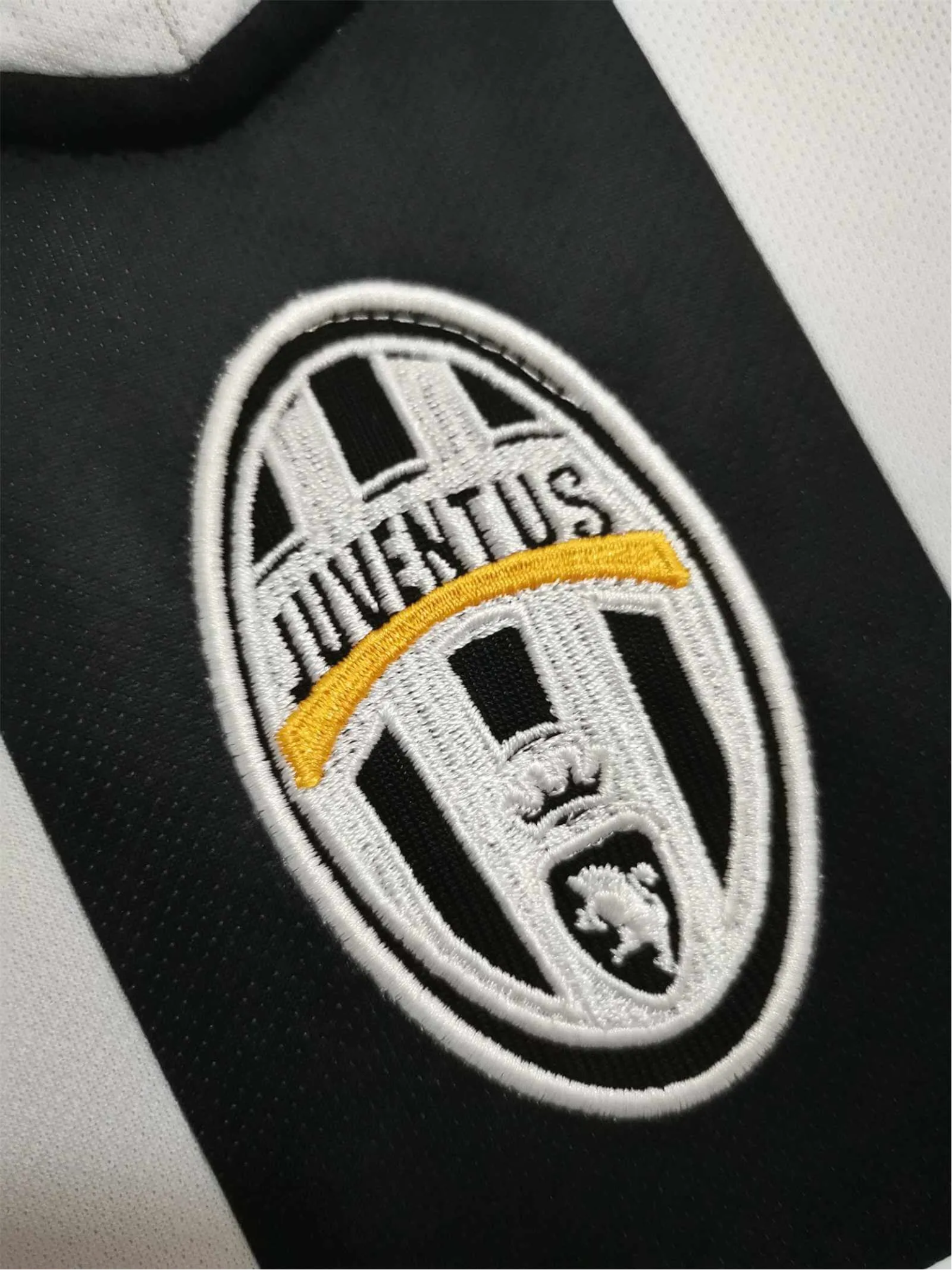 2004/2005 Juventus SKY SPORT - Home Retro kit - GovintageJersey