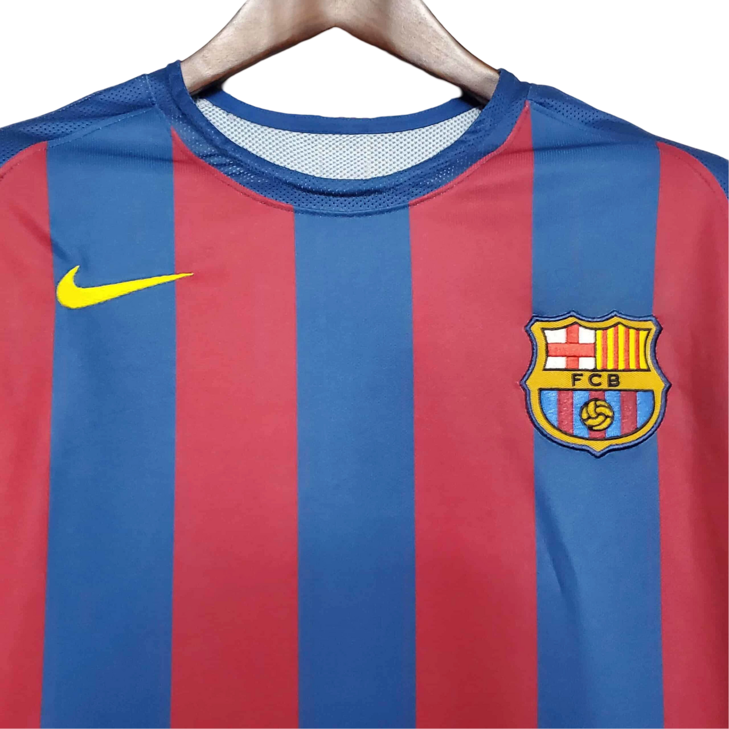 2005/2006 FC Barcelona Home Retro Kit - ClassicKits433 - GovintageJersey